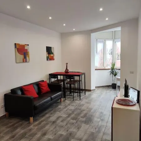 Apartment White & Wood House In Rome
