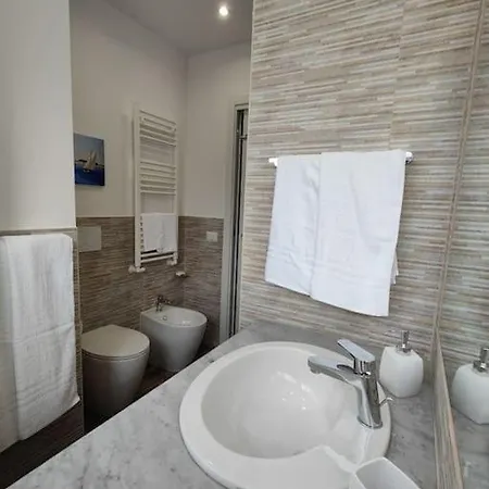 Apartment White & Wood House In Rome