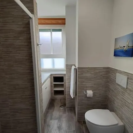 White & Wood House In Apartmán Řím