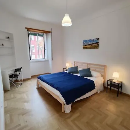 Apartment White & Wood House In