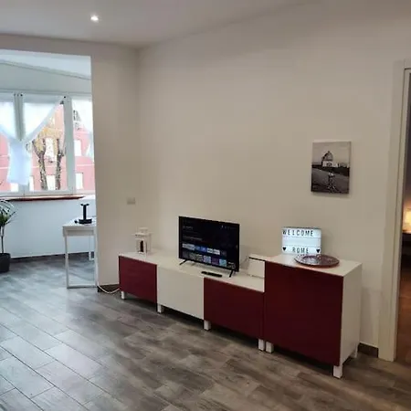 White & Wood House In Apartmán *