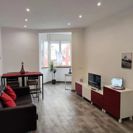 White & Wood House In Apartmán